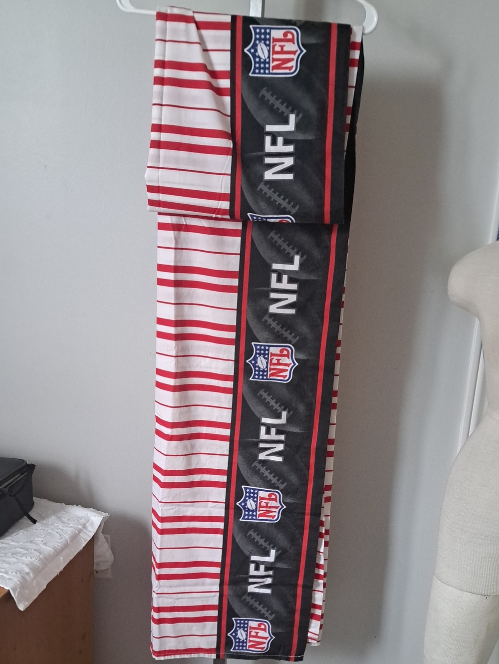 VTG DAN RIVER NFL football red white stripe FULL flat sheet cutter craft fabric